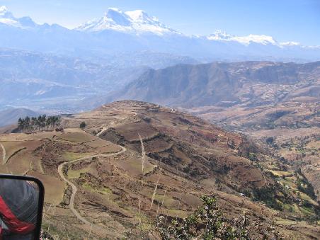 Im Hintergrund der Huascaran.