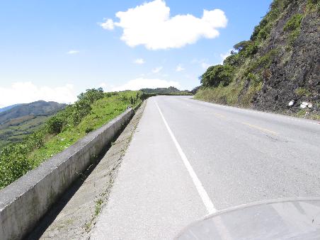 Die Strasse nach Loja. 2.500 m.