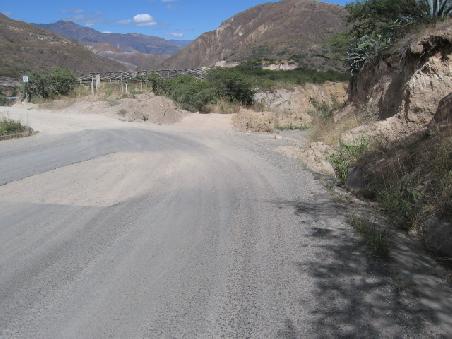 Zwischen Loja und Cuenca.
Ploetzlich ist die Strasse weg. Umleitung.