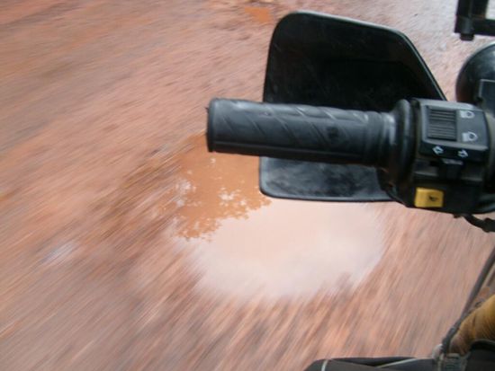 Nie reinfahren, du weisst nie wie tief sie sind.