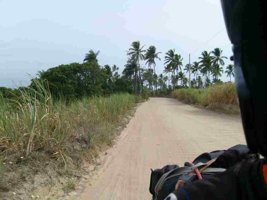 Von Porto de Galinhas nach Serrambi mal wieder den Asphalt verlassen.