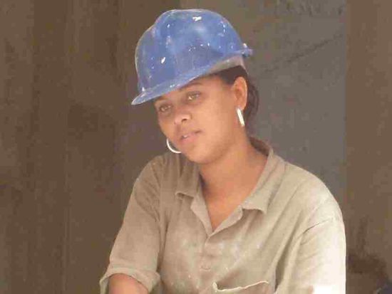 Bei einer Kollegin wie diese moechte man doch glatt am Bau arbeiten.