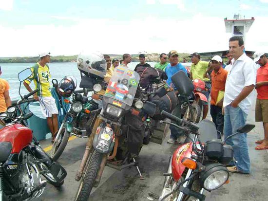 Auf der Faehre von Piacapucu nach Neopolis.