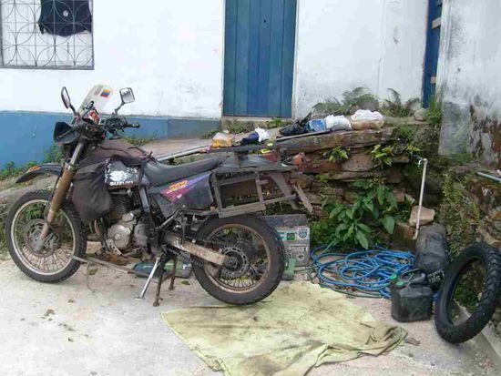 Reifenwechsel am Hotelparkplatz.