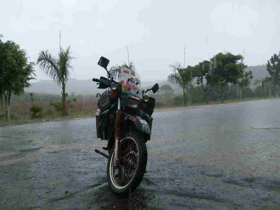 Durch laendliche Gegend nach Antras dos Reis.