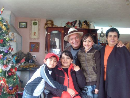 San Isidro. Madeo, Consuelo, Lisett und die Mama und Oma Elisa.