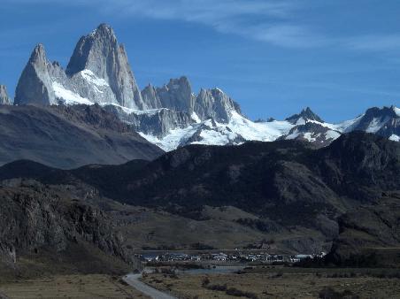 Fitz Roy und der Ort El Chalten