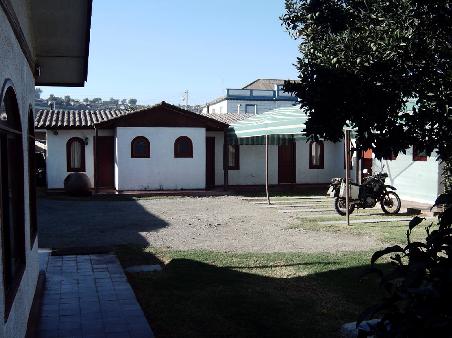 Mein Hotel in Vallenar.
Der Innenhof.
Ideal um am Moped zu arbeiten.