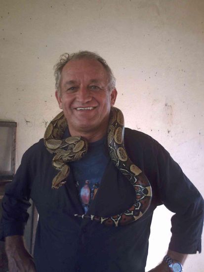 Der Autor mit Schlange ohne zwei Beine. 