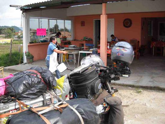 Auf dem Weg nach Queretaro. Frühstück.