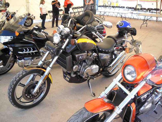 Honda NTV. Schön gemachter Chopper.