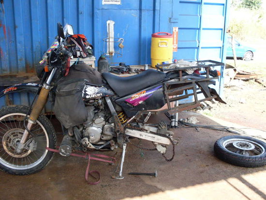 In Konstantins Werkstatt. Reifen und Antriebswechsel.