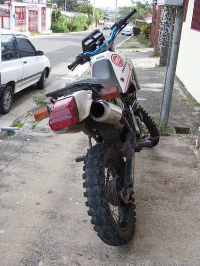 Es handelt sich um eine Cagiva.
Wem die wohl mal gehört hatte?
