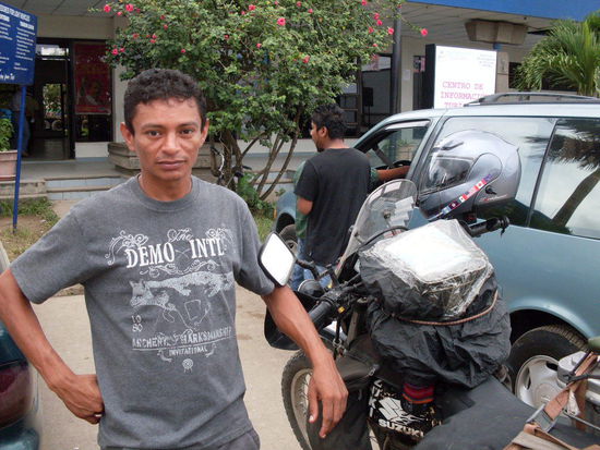 Javier. 15$ will er mindestens.