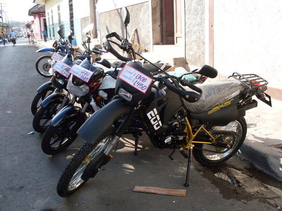 Motos zu verkaufen in Granada. Preise in US$.