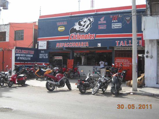 Ciclomotos. Av.FCO.I.Madero SMZA. 67 MZA. In der Naehe von Cruzero.
Tel. (01-998) 887-76-09 und 888-27-55. 
Fuer alle die in Cancun Probleme haben.