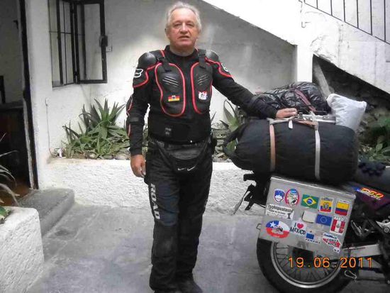 Power Ranger. Meine neue Netz Protektoren Weste. Gekauft in Kolumbien für ca. 70,-- Euro. Sehr zu empfehlen bei der Hitze in Mexiko.