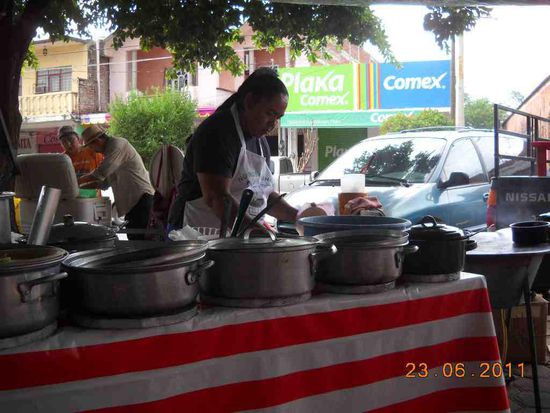 Altamirano.Mittagessen im Park.
