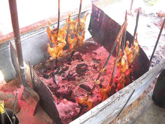 Gummi Adler in Patzcuaro. 1/2 Hähnchen mit Bier 6 US$.