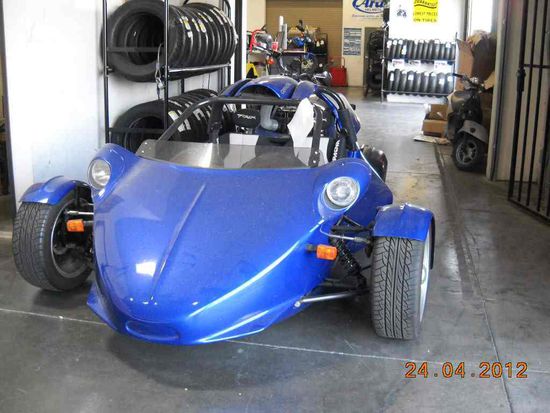 Befeuert mit Kawaski Motor ZX12.