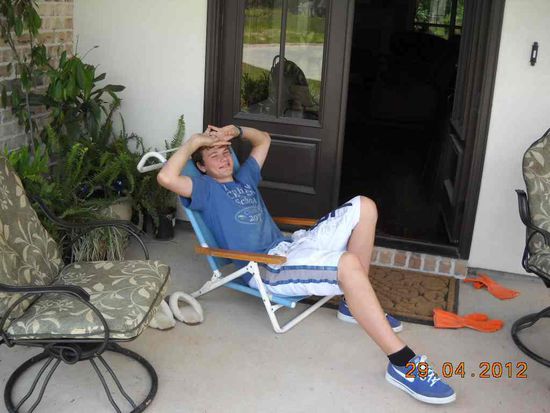 Sohn Milton überwacht die Arbeiten.