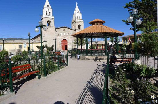 aus anderer Sicht. "Plaza de Arma" in Puquio.