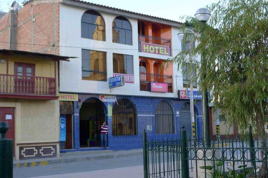 unser Hotel gleich an der Plaza.