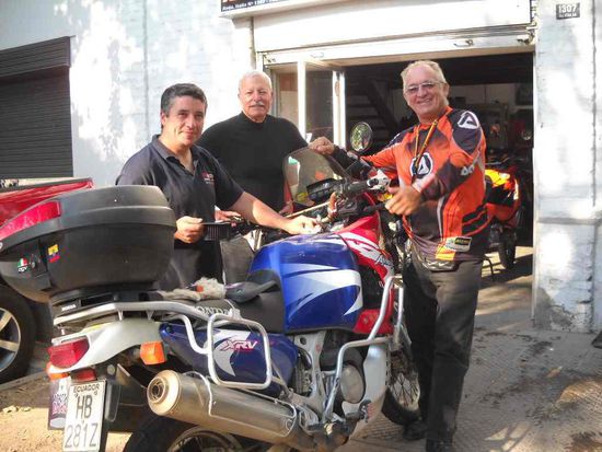 Claudio. www.mimoto.cl