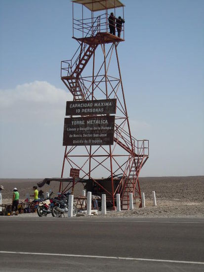 Aussichts Turm um etwas von den Linien zu sehen.