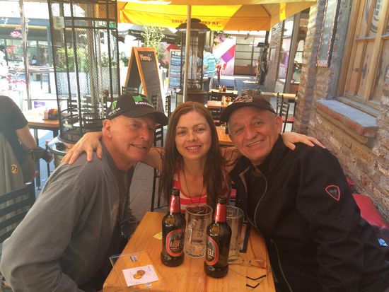 Die Alten und die Junge.