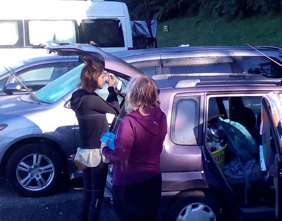 Kein WC, kein Wasser aber schminken muß sein.