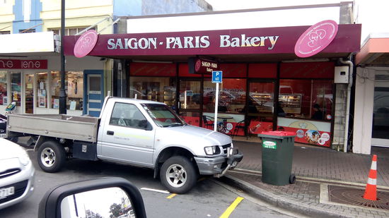 Wellington. Hier mal vorsichtig. Ich erinnere mich mt Abscheu an eine "German Himalaja Bakery" in Indien.