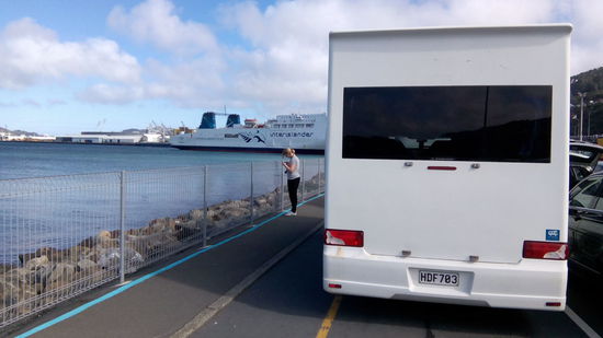 Warten auf die Fähre.