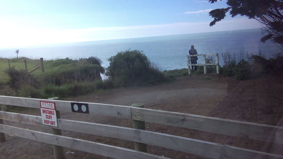 Find den Fehler. Raucher haben es hier schwer. Sie werden ausgegrenzt. Das würde ich mir für Deutschland auch wünschen. Anstatt die Doppelmoral des Finanzministers.