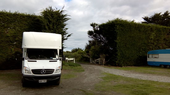 Stellplatz an den Dünen von Rakaia. (südl. von Christchurch) Hier stehen zwar Wohnwagen, aber wir waren für uns allein.
