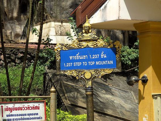Krabi. 1237 Stufen, nicht genormt. Das war anstrengend.