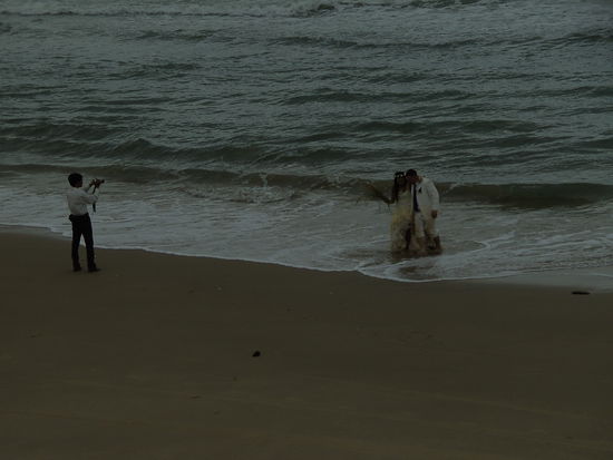 Mui Ne. Hochzeitsfoto im Wasser, ist wohl inn.