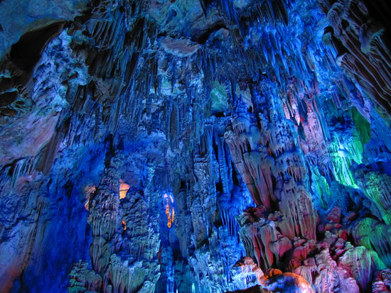 Ui - bunte Stalaktiten und noch buntere Stalgmiten