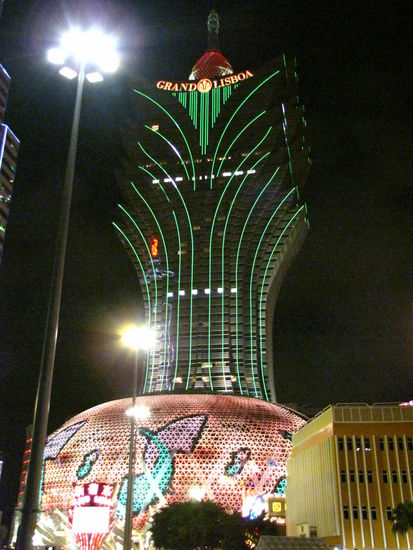 Das Grand Lisboa bei Nacht