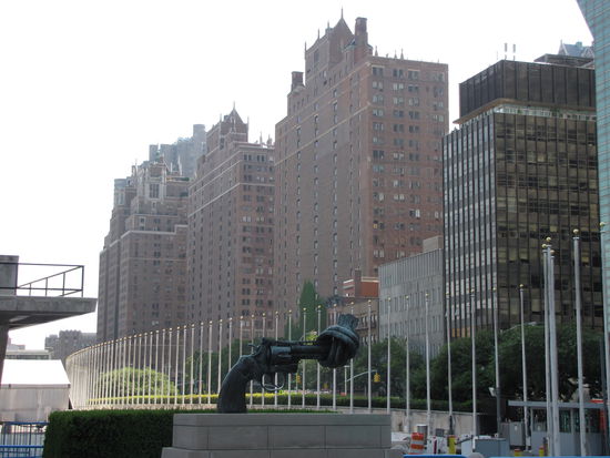 Die Pistole vor der UN