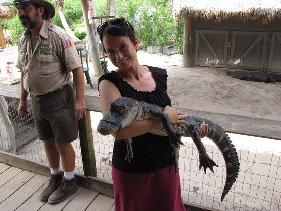 Angie mit Ihrer neuen Handtasche