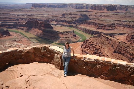 Sylvie hat sich bis zum Rand getraut/ Deadhorse Point SP