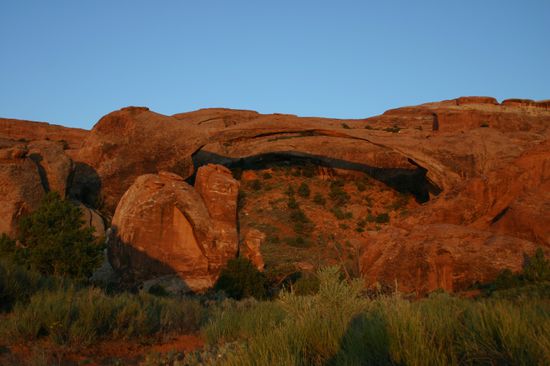 "Landscape Arch" - Die fragile Struktur im Vordergrund ist der Bogen!