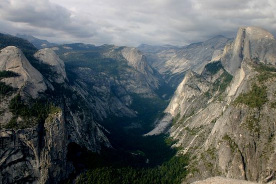 ... und hinüber zum Halfdome (rechts)