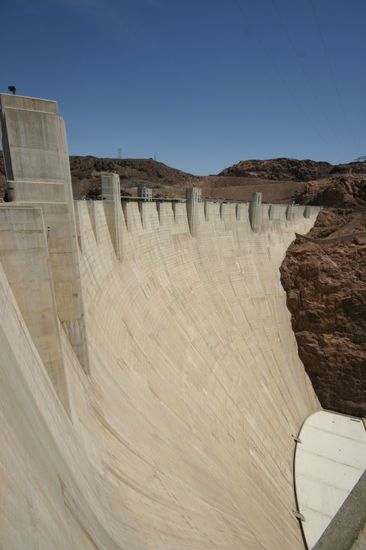 So tief, dass er nicht ganz auf´s Bild geht: Der Hoover Dam