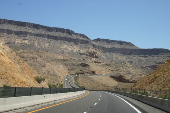 Fahrt durch die Wüste zum Zion NP