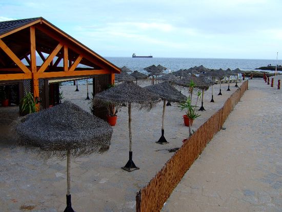 Menschenleerer Strand