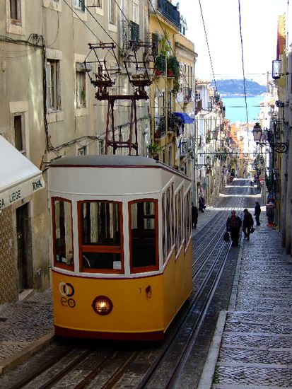 Blick hinunter von der Bergstatin des "ELEVADOR DA BICA"