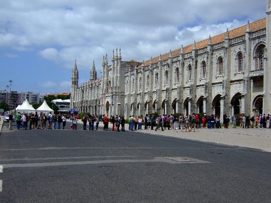 Warteschlange vor dem MOSTEIRO DOS JERÓNIMOS (Hironimuskloster)