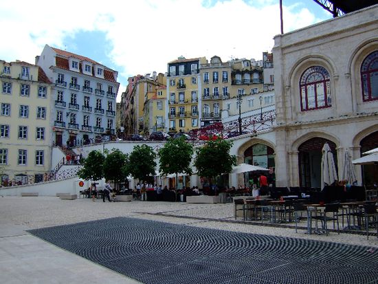 Bevorstehender Aufstieg vom Bahnhof ROSSIO zur Kirchenruine
INGREJA DO CA